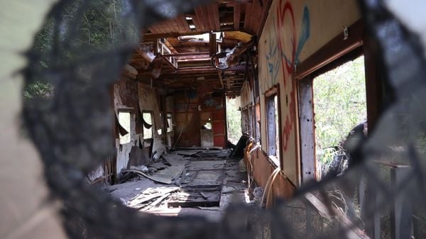 Cemitério de vagões da Vale por Ricardo Medeiros