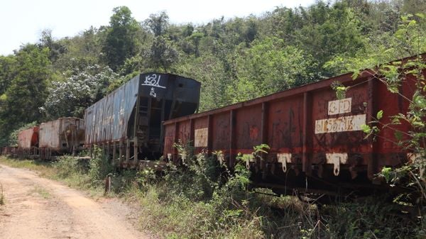 Cemitério de vagões da Vale por Ricardo Medeiros
