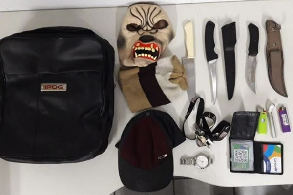 Material apreendido com assaltante dentro de ônibus em Vitória