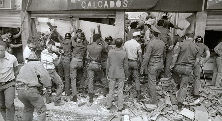 Relembre o caso, que aconteceu no dia 7 de setembro daquele ano e deixou outras quatro pessoas ficaram feridas. A loja de calçados ficava na Rua Gonçalves Dias