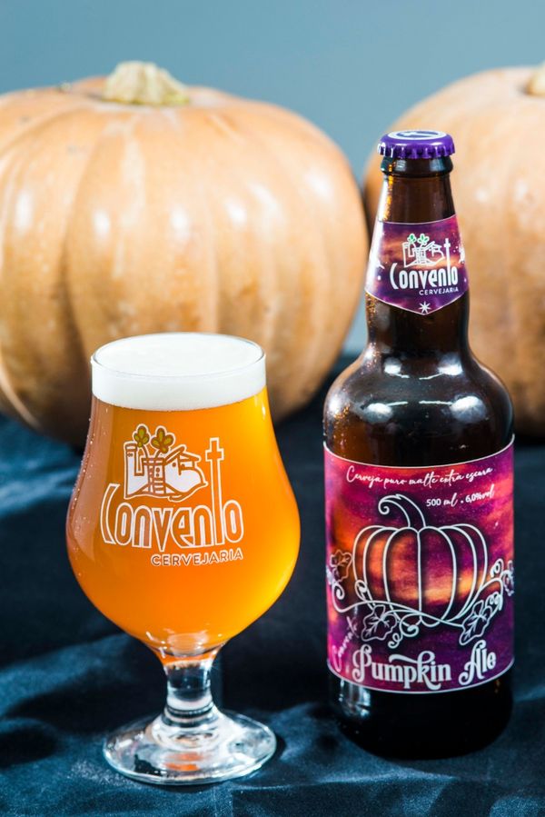Cerveja Pumpkin Ale da cervejaria Convento, criada para o Halloween