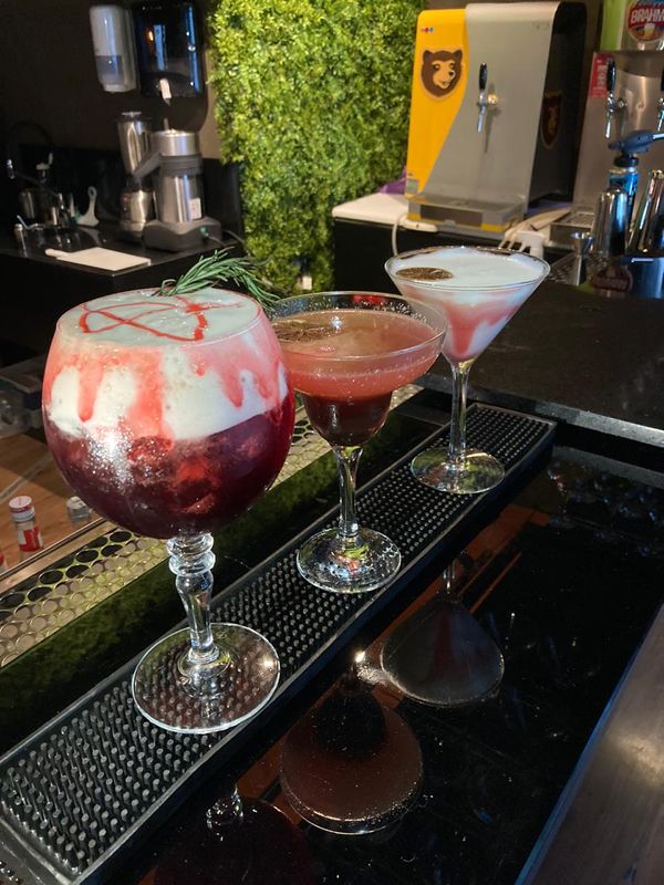 Drinques de Hallloween do restaurante e pizzaria Aviento, em Vitória