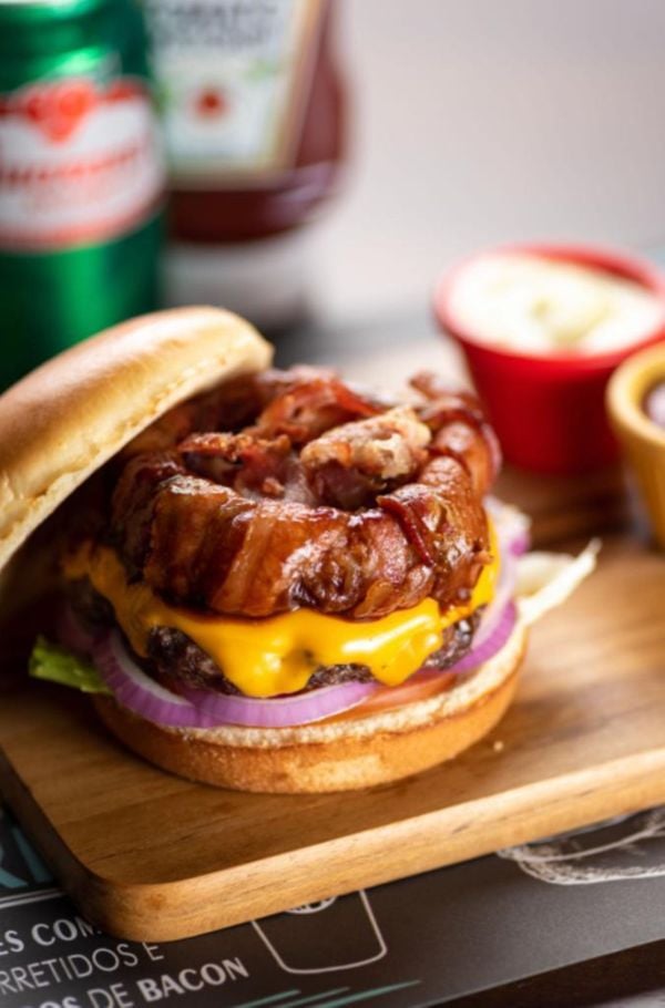 Hambúrguer Dua Lipa da lanchonete Pop Burger