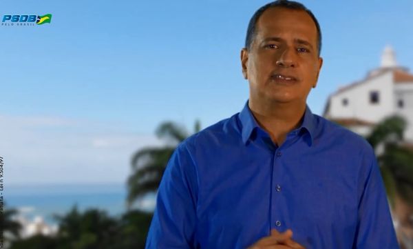 Max Filho (PSDB) estampa o símbolo do PSDB em campanha na televisão