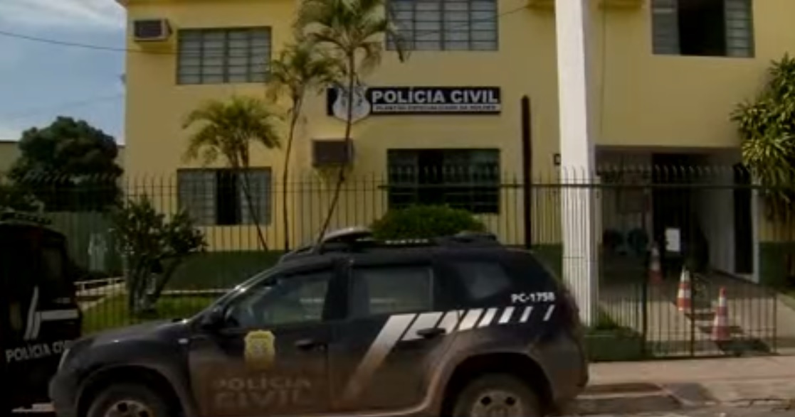 O agressor ainda tentou chantagear os policiais no momento da prisão, afirmando que seria o dono do bairro Jockey de Itaparica e que poderia 'complicar a vida' dos PMs