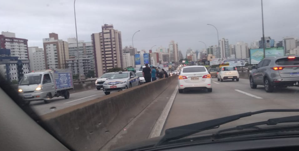 Acidente na Terceira Ponte deixa trânsito intenso 