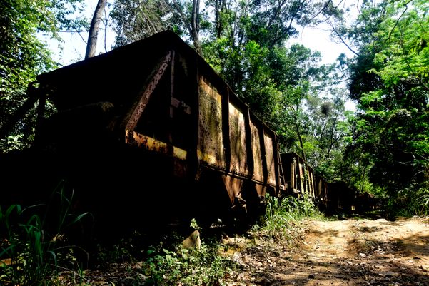 Cemitério de vagões da Vale por Ricardo Medeiros