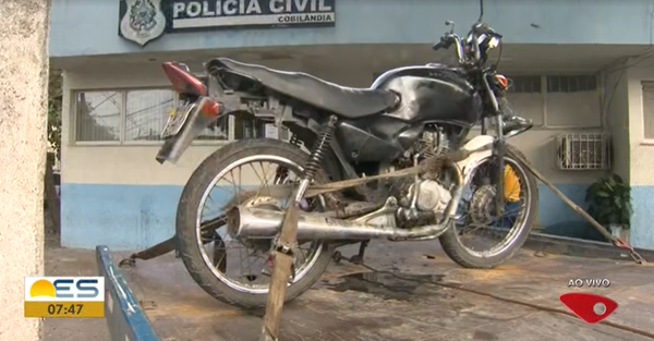Um deles, que estava pilotando a moto, estava foragido. Ele deixou o presídio em outubro, após ganhar o benefício da saidinha, mas não voltou à unidade