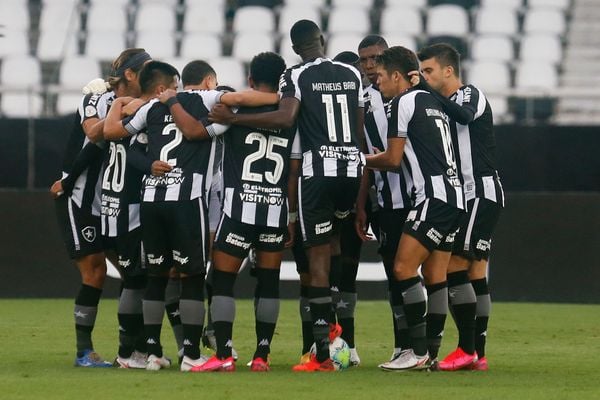 Botafogo empata com o Ceará. Os gols foram marcados por Honda e Matheus Babi