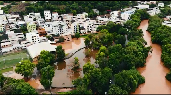 Nível do rio sobe e deixa a cidade de Castelo em alerta após chuvas intensas nesse sábado (31)