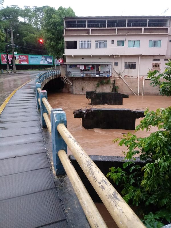 Nível do rio sobe e deixa Castelo em estado de alerta