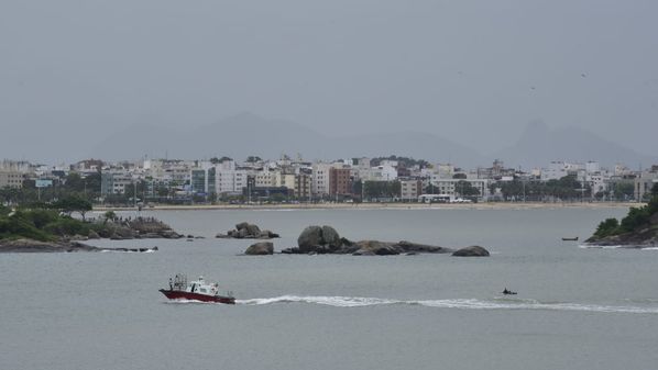 Será que o friozinho dos últimos dias deve continuar, ou o sol vai dar as caras para quem espera poder pegar uma praia? Veja o que diz a previsão