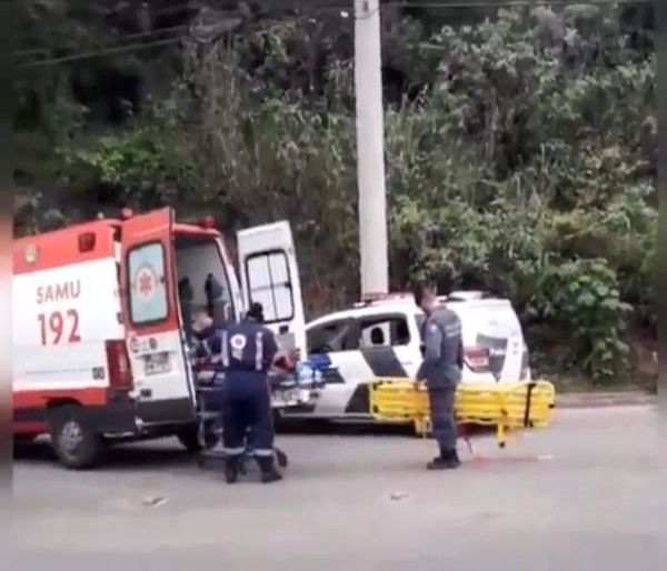 Homem capota viatura da PM e acaba preso em Cariacica