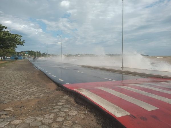 Mar agitado em Anchieta