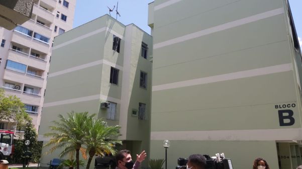 Incêndio em apartamento, em Jardim Camburi, chegou a quebrar vidros de outra torre do condomínio por Natalia Devens
