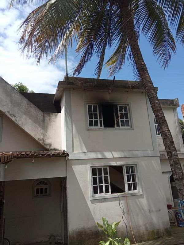 Jovem surta e coloca fogo em casa com a mãe dormindo em Marataízes por Internauta