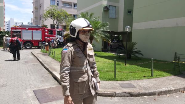 Tenente Eunice, chefe de Operações do Corpo de Bombeiros, falou sobre o incêndio ocorrido no apartamento em Jardim Camburi