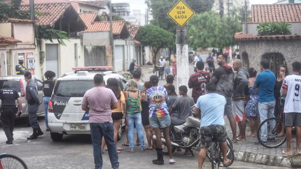 Jovem é morto com tiro no peito durante assalto na Praia das Gaivotas, em Vila Velha por Vitor Jubini | A Gazeta