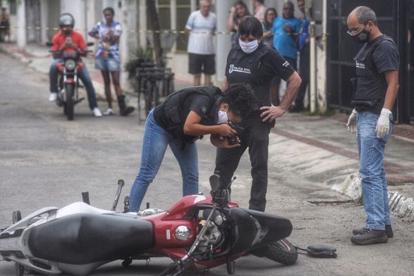 Jovem é morto com tiro no peito durante assalto na Praia das Gaivotas, em Vila Velha por Vitor Jubini | A Gazeta