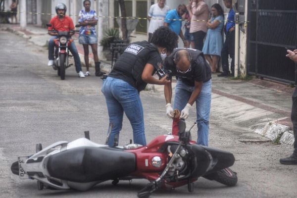 Jovem é morto com tiro no peito durante assalto na Praia das Gaivotas, em Vila Velha por Vitor Jubini | A Gazeta