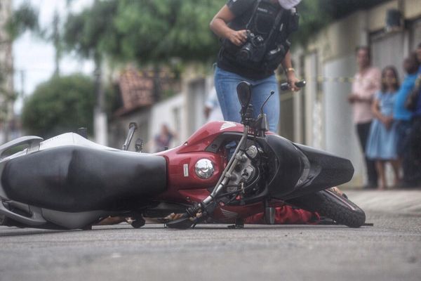 Jovem é morto com tiro no peito durante assalto na Praia das Gaivotas, em Vila Velha por Vitor Jubini | A Gazeta