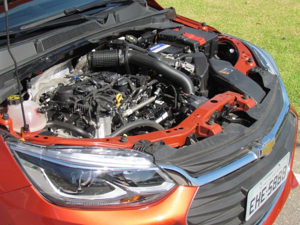 Hatch da Chevrolet briga com compactos de configurações recheadas de equipamentos, como o Volkswagen Polo Highline 200 TSI e o Hyundai HB20 Diamond