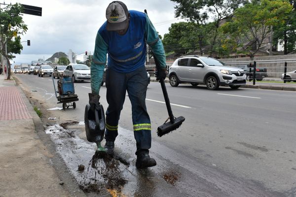 Operação tapa-buracos na Avenida Leitão da Silva por Fernando Madeira