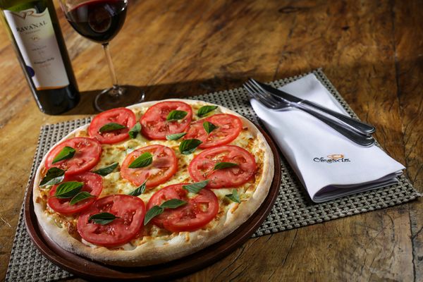 Pizza marguerita da Olegário Pizzaria, em Vitória