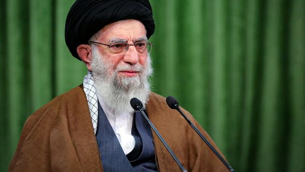 Mais que bombas, é fundamental que comerciantes, mulheres e jovens permaneçam nas ruas do país, pressionando a queda desse regime extremista