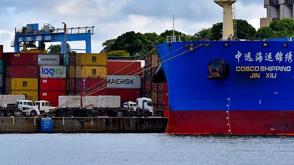 A maior parte dos blocos e chapas produzidas no Espírito Santo saem pelo Terminal Portuário de Vila Velha, o TVV, no Porto de Vitória