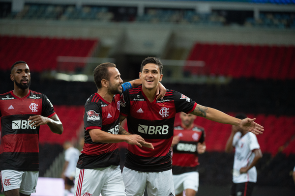 Pedro marcou dois gols na vitória do Flamengo