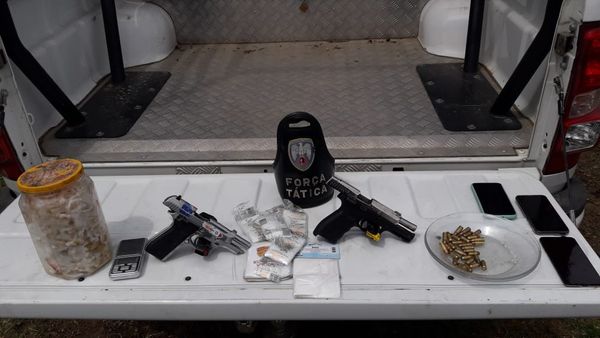PM apreende armas e drogas durante ação em Cariacica