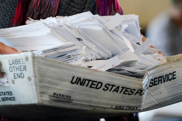 Votos da eleição presidencial dos Estados Unidos ainda chegam por via postal