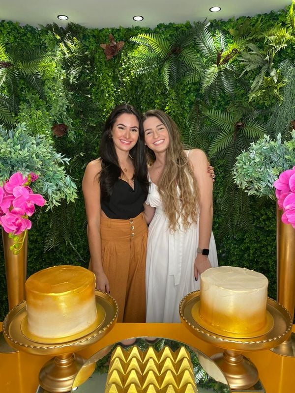  Isadora e Vitória Martins Machado: celebrando 22 anos!