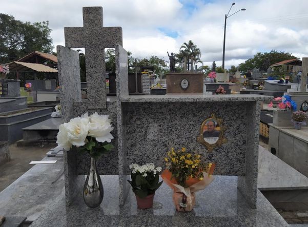Foto da mãe foi levada da sepultura 