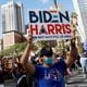 Imagem - Milhares de pessoas comemoram vitória de Biden em várias cidades dos EUA