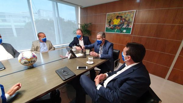 O governador Renato Casagrande e o secretário de esportes Júnior Abreu foram recebidos na sede da CBF, no Rio de Janeiro, para reunião com Rogério Caboclo, presidente da entidade