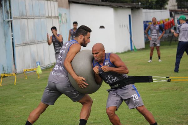 Vitória treina para enfrentar União Rondonópolis