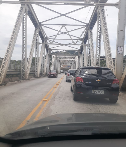 Trânsito lento na Cinco Pontes na tarde desta quinta-feira (12)