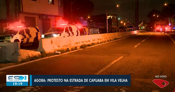 Trânsito segue interditado nos dois sentidos na Avenida Capuaba, em Vila Velha