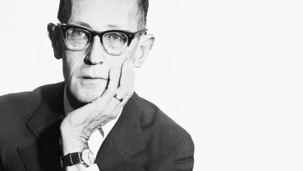 Quem pratica o ofício literário por vocação e convicção sabe que não basta escrever versos, narrar fatos, enumerar recordações ou descrever incidentes