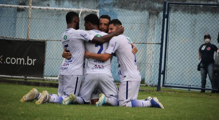 O técnico Gilberto Pereira comemorou as duas vitórias seguidas e destacou que a moral está alta para o time lutar enquanto tiver chances de classificação