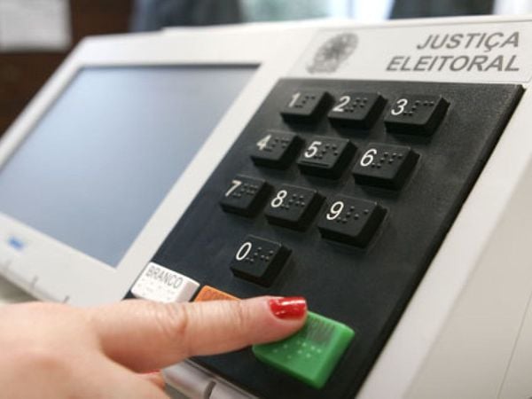 Mulher votando: no Brasil, o direito ao voto foi conquistado em 1934