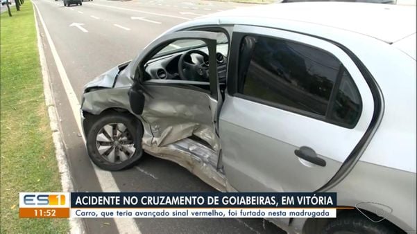 O veículo Gol envolvido no acidente nesta manhã