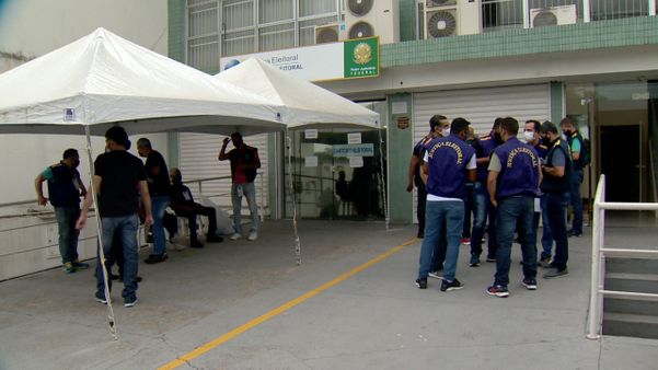 Transporte das urnas eletrônicas em cartório de Vitória, no ES por Fernando Estêvão/TV Gazeta