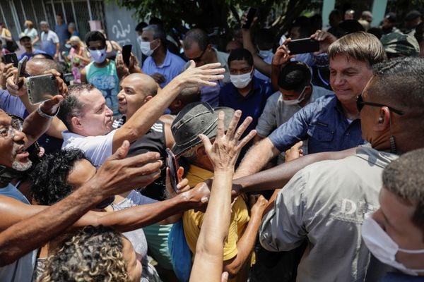  O presidente Jair Bolsonaro foi até o bairro de Bento Ribeiro, também na zona norte