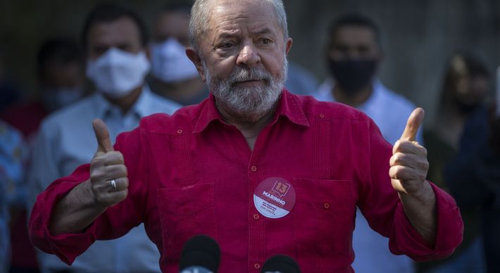 Magistrado cumpriu decisão de ministro do STF, após ignorar ordem. Ex-presidente terá acesso a mensagens de Moro e procuradores da Lava Jato que foram obtidas por hackers