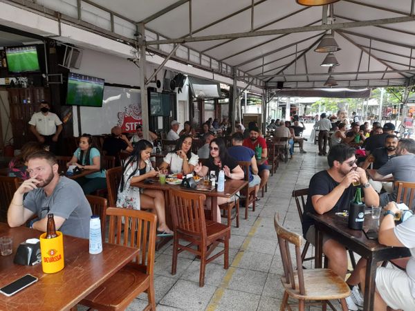 Bar na Praia do Canto, em Vitória  por Maria Fernanda Conti 