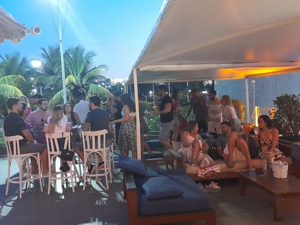 Beach Club Barlavento, na Praia de Camburi, em Vitória  por Maria Fernanda Conti 