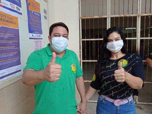 Bruno Lamas (PSB), candidato a prefeito na Serra, também votou na região de Grande Jacaraípe